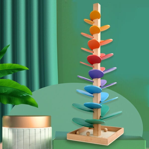 Farbenfrohes Klangbaum-Spielzeug aus Holz für Kinder. Entwickelt Musik und motorische Fähigkeiten.