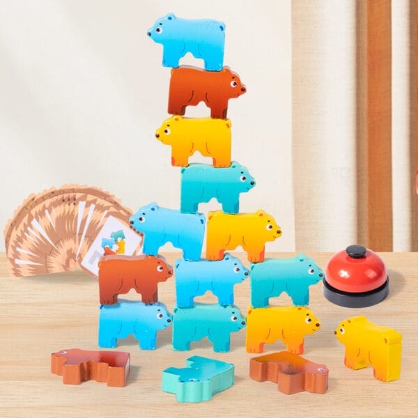 Ours en bois coloré à empiler. Jeu amusant pour enfants.