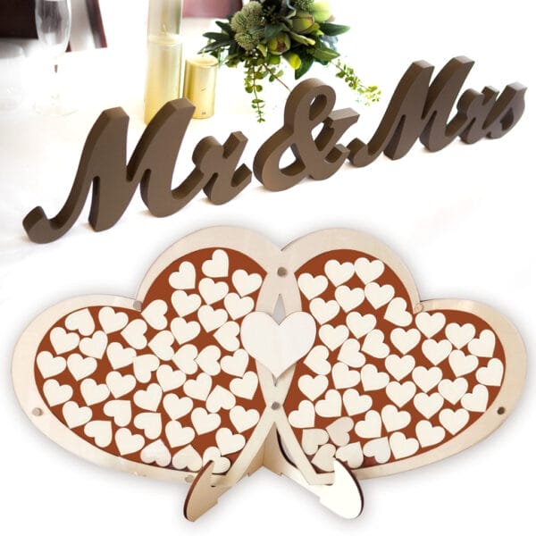 Doppeltes herzförmiges Gästebuch aus Holz für Hochzeiten. Auch mit dem Schild „Mr. & Mrs.“ abgebildet.