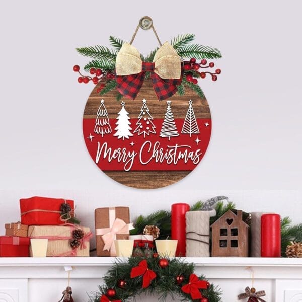 Rustikaler Weihnachtskranz aus Holz mit der Aufschrift „Frohe Weihnachten“ und stilisierten Bäumen. Perfekt für die festliche Dekoration Ihres Zuhauses.