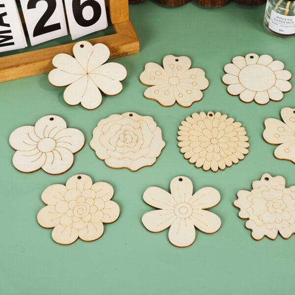 Verschiedene Holzblumenformen zum Basteln. Perfekt für DIY-Projekte und Kinderaktivitäten. #Holzblumen #DIY