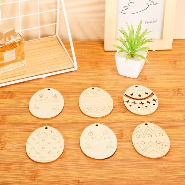 Sechs unfertige Ostereier aus Holz, ideal für selbstgemachte Osterdekorationen. Großhandel erhältlich.