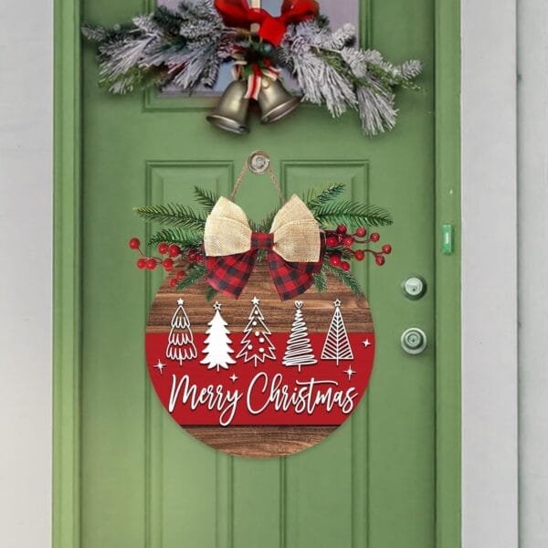 Rustikaler Weihnachtskranz aus Holz mit der Aufschrift „Frohe Weihnachten“ und stilisierten Bäumen. Perfekt für die festliche Weihnachtsdekoration.
