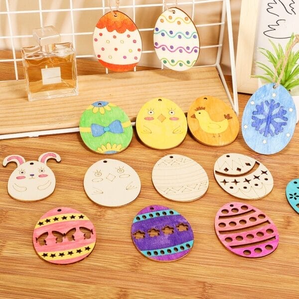 Unbearbeitete Ostereier aus Holz und andere Formen für die DIY-Dekoration. Ideal für Osterbasteln und den Großhandel.