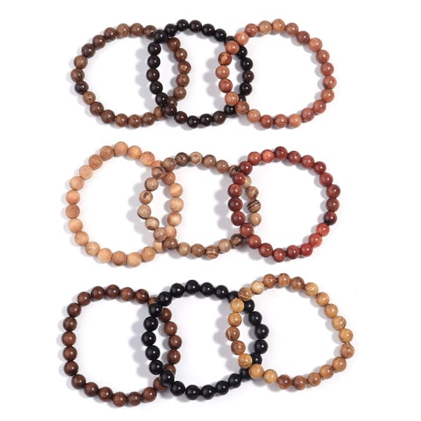 Set aus Sandelholzperlenarmbändern für Männer und Frauen.