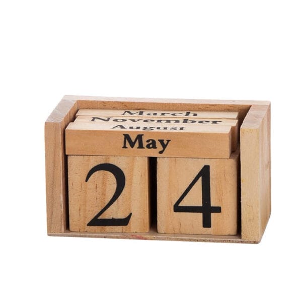 Holzblock kalender mit dem 24. Mai. Ein stilvolles und kreatives Dekorationsstück für Ihr Zuhause.