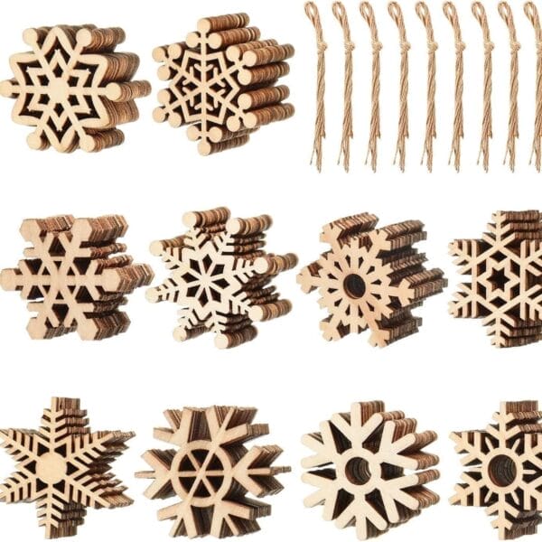 Sortiment unbehandelter Holzschneeflocken, ideal für selbstgemachten Weihnachtsschmuck. Ideal zum Basteln und für kreative Dekorationen.
