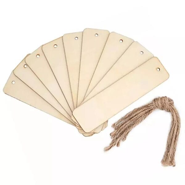 Zehn leere Lesezeichen aus Holz mit Juteschnur. Perfekt für DIY-Projekte und kreatives Gestalten.