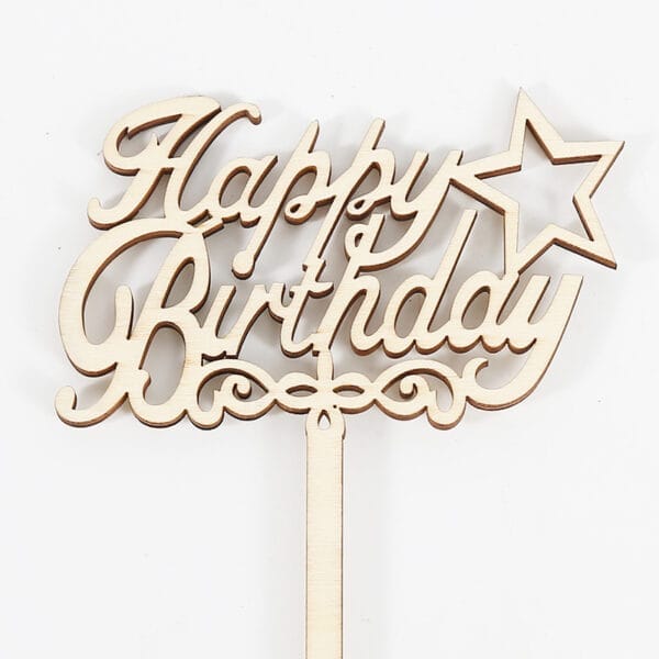 Tortenaufsatz aus Holz „Happy Birthday“ mit Sterndetail. Perfekt für Geburtstagsfeiern.