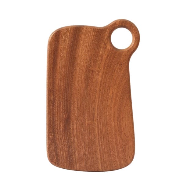 Elegantes Schneidebrett aus dunklem Holz mit Griffloch. Perfekt für Küche und Tisch.