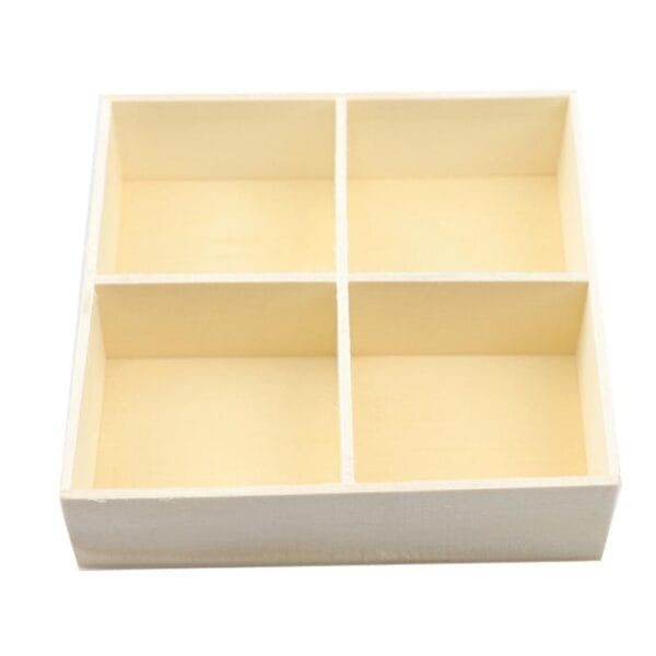 Aufbewahrungsbox aus Holz mit vier Fächern. Idealer Organizer für kleine Gegenstände.