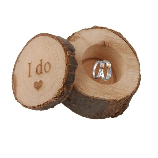 Ringschatulle aus Holz mit der Gravur „Ja, ich will“ für zwei Eheringe. Eleganter Ringhalter.