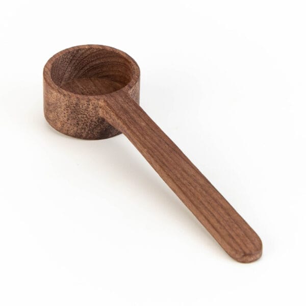 Hochwertiger Holz Messlöffel aus dunklem Holz. Ideal zum Abmessen von Kaffee.