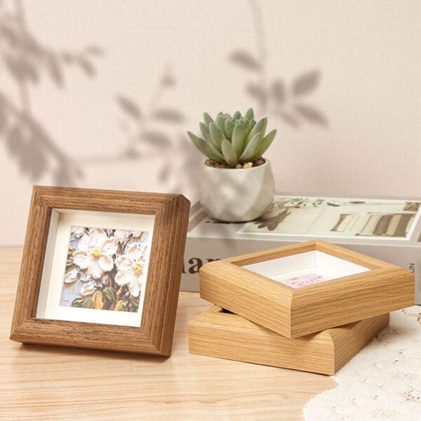 Kleine quadratische Bilderrahmen aus Holz, perfekt für Minifotos. Holzrahmen im Großhandel erhältlich.
