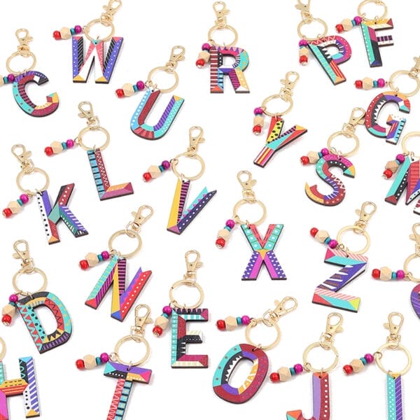 Bunte Schlüsselanhänger mit Holzbuchstaben; Alphabet-Schlüsselanhänger im Großhandel.