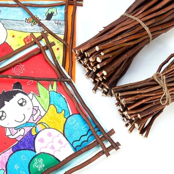 Natürliche Holzstäbe zum Basteln. Bündel von Holz Stäbchen perfekt für kreative Projekte. Großhandel erhältlich.