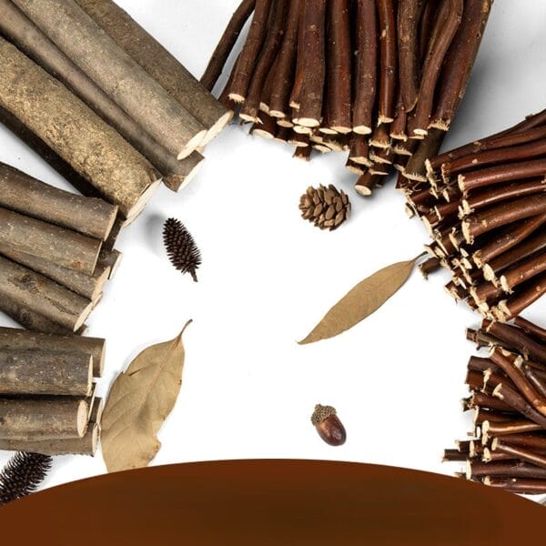 Sortiment an Naturholzstäben, perfekt zum Basteln. Holz Stäbchen im Großhandel erhältlich.