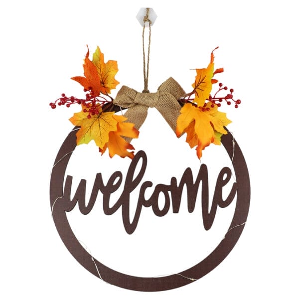 Herbstlicher Willkommenskranz mit „Willkommen“-Schild, Schleife aus Sackleinen und Herbstblättern.