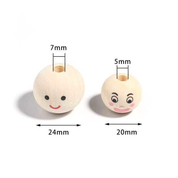 Zwei Holzperlen mit bemalten Gesichtern, 24 mm und 20 mm, Lochgrößen 7 mm und 5 mm. Großhandels-Holzperlen zum Basteln für Kinder.