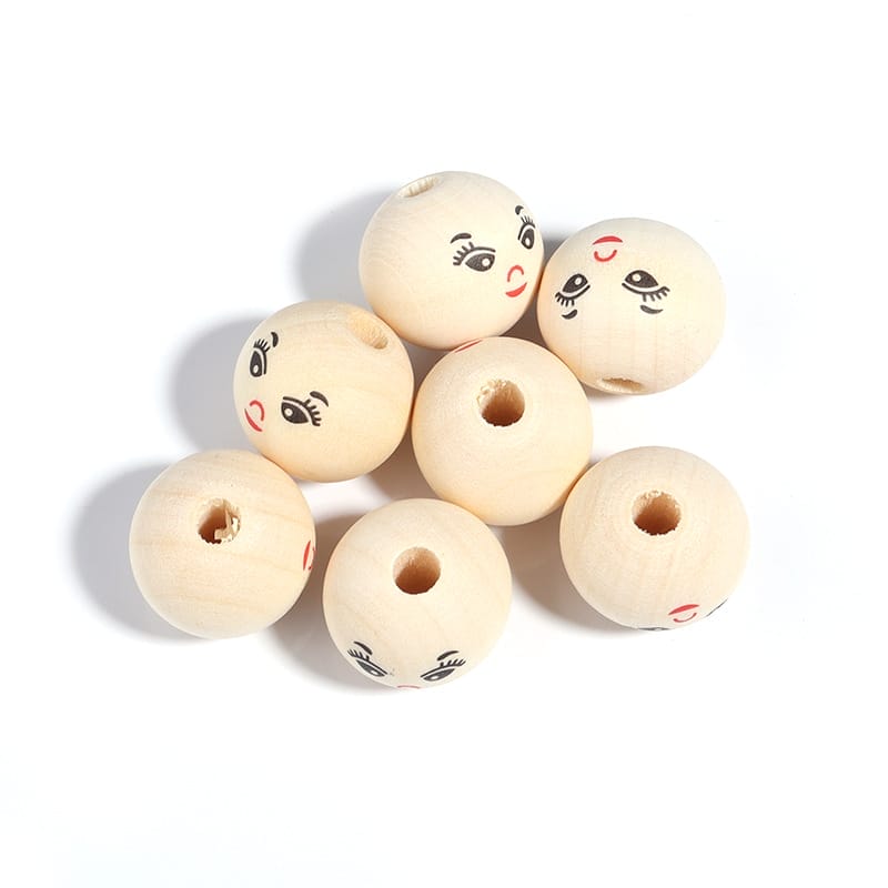 Holzperlen mit niedlichen Gesichtern, perfekt zum Basteln für Kinder. Holzperlen im Großhandel.