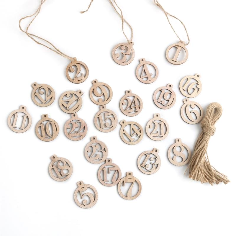 Holzzahlen für Adventskalender mit den Zahlen 1-24. Großhandel mit Holzschmuck für die Adventszeit.