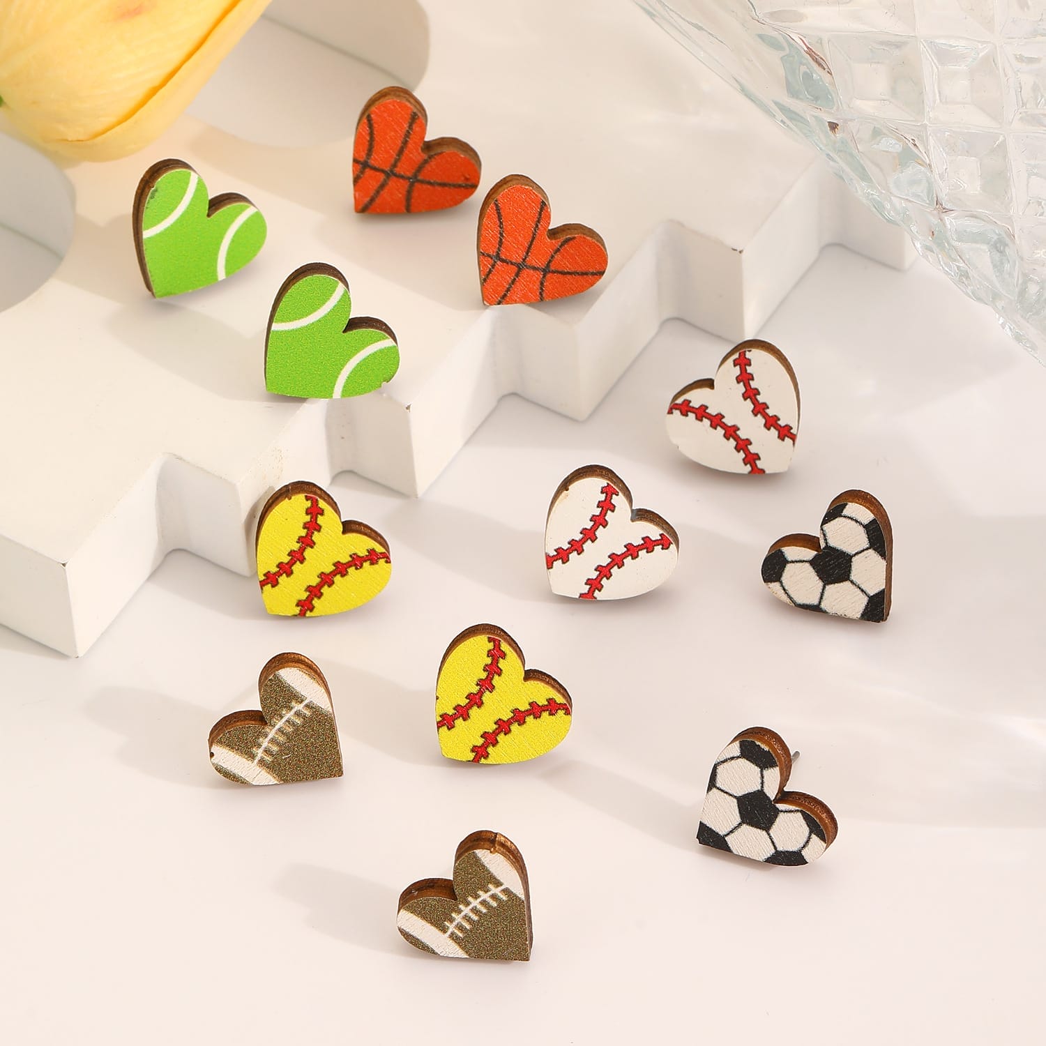 Herz Ohrstecker aus Holz mit Sportmotiven