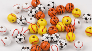 holzperlen mit loch: 16mm Sportball Perlen für DIY Projekte, darunter Baseball, Fußball und Basketball.