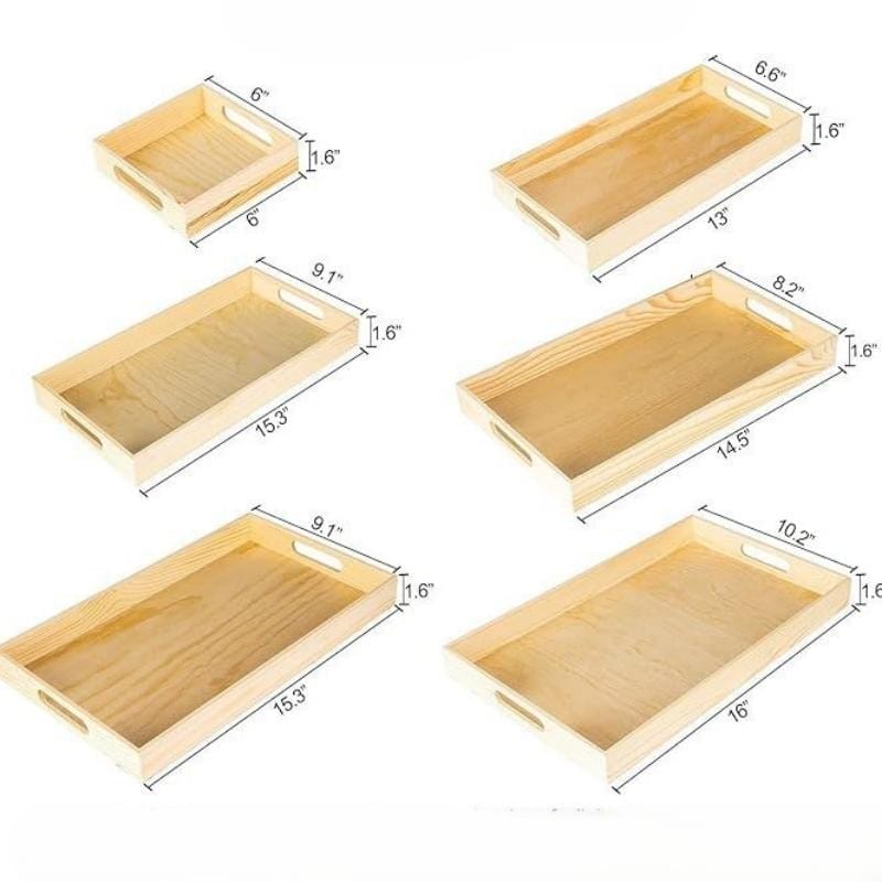 Sechs unbehandelte Holztabletts in verschiedenen Größen mit Griffen. Perfekt für DIY-Küchenprojekte.