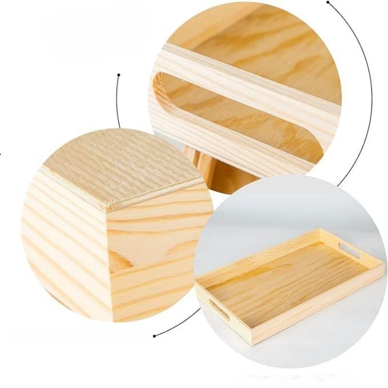 Drei unbearbeitete Holztabletts; rechteckiges Serviertablett mit Griffen.
