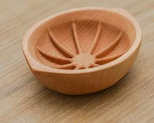 Holzschälchen: Kreative Obstschale aus Buche für Zuhause.