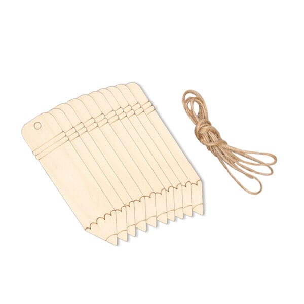 Zehn leere Lesezeichen aus Holz in Bleistiftform mit Juteschnur für DIY-Projekte.