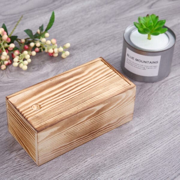 Rechteckige Aufbewahrungsbox aus Holz mit Deckel. Kiefernholzbox, ideal für den Großhandel.