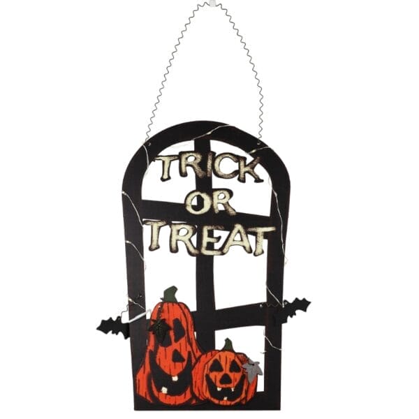 Halloween-Süßes-oder-Saures-Holzschild mit geschnitzten Kürbissen und Fledermäusen.