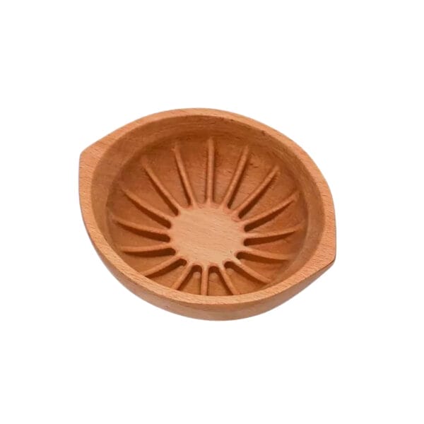 Obstschale aus Buchenholz, handgefertigt mit einzigartigem Sonnenstrahlen-Design. Ideal für den Heimgebrauch oder den Großhandel.
