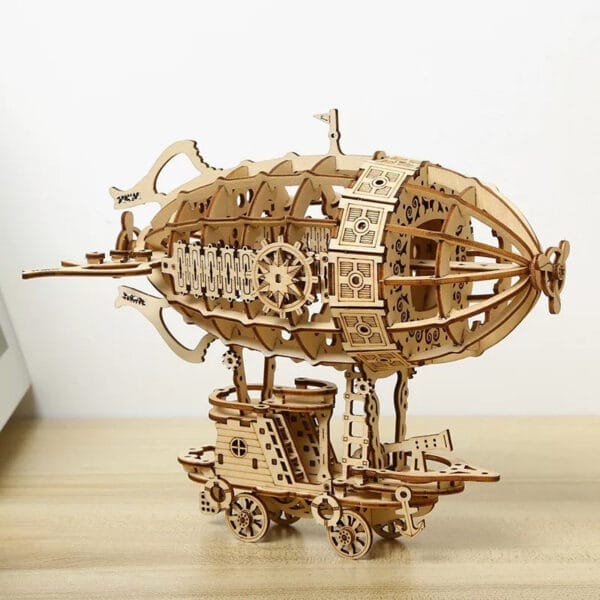 Komplexes 3D-Puzzlemodell eines Zeppelins aus Holz. Ein kreatives DIY-Projekt für Enthusiasten.