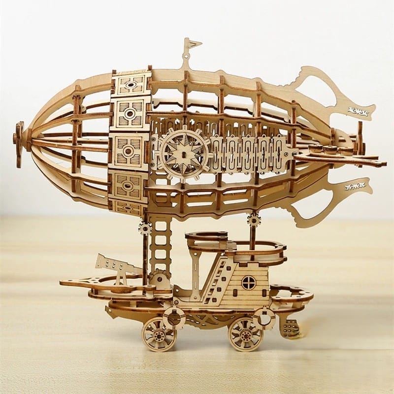 Kompliziertes 3D-Puzzlemodell eines Zeppelins aus Holz. DIY-Bastelset für Erwachsene.