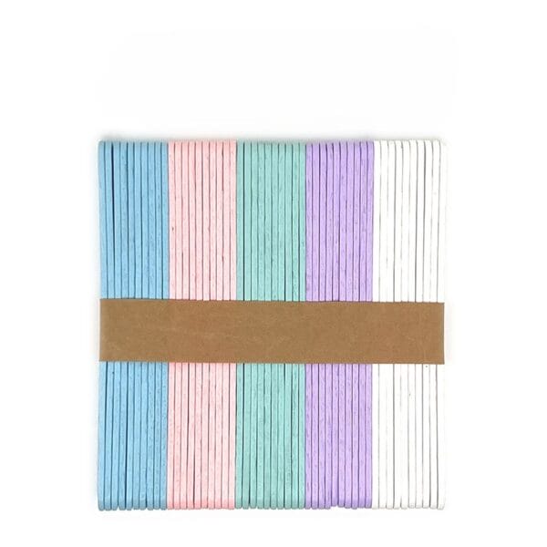 Pastellfarbene Bastelstäbe im Bündel. Perfekt für DIY-Projekte und Bastelbedarf im Großhandel.