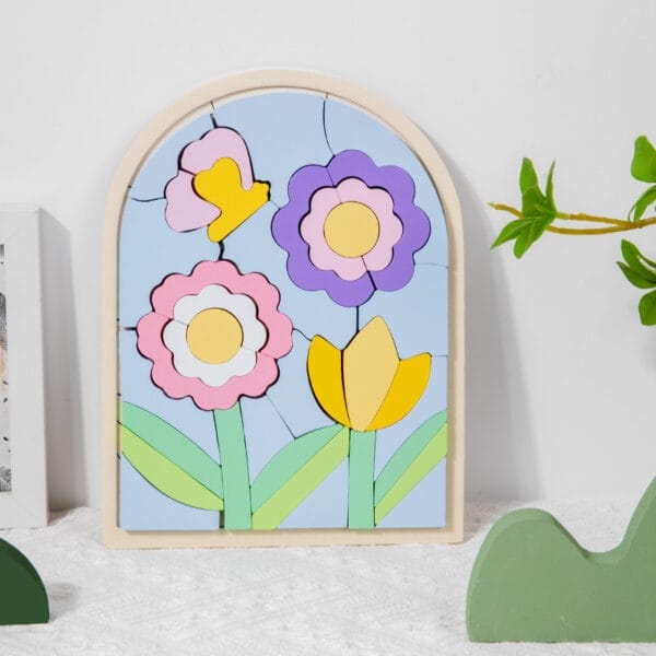 Blumenpuzzle aus Holz für Kinder. Fördert die Konzentration und Farberkennung.
