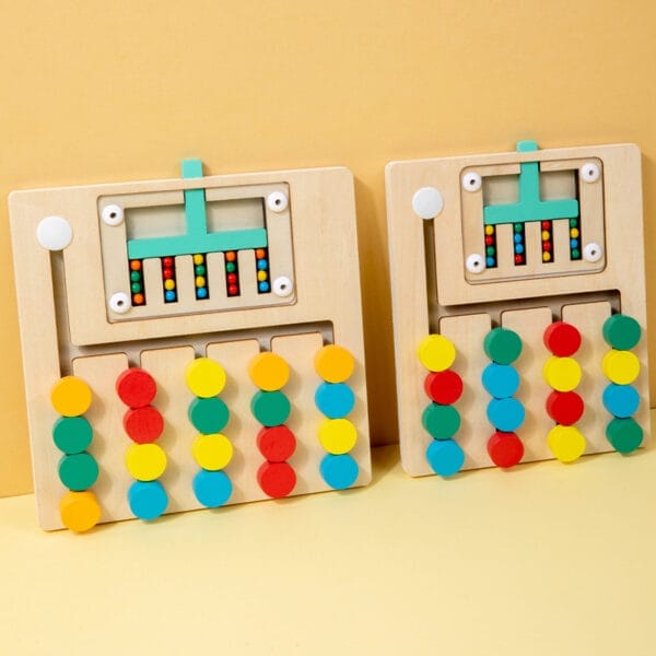 Zwei Holzspielzeuge zum Farbsortieren für Kleinkinder. Jedes enthält bunte Perlen- und Scheibenpuzzles.