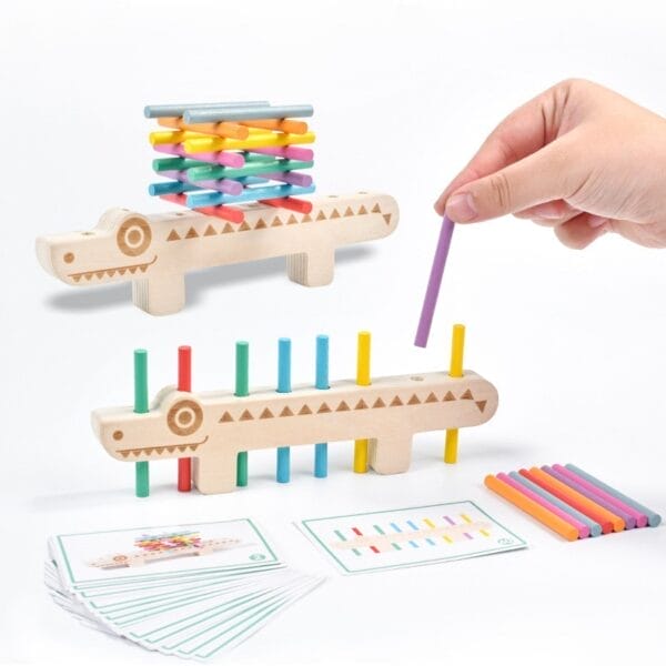 Krokodil-Stapelspiel aus Holz mit bunten Stäbchen und Sortierkarten im Montessori-Stil.