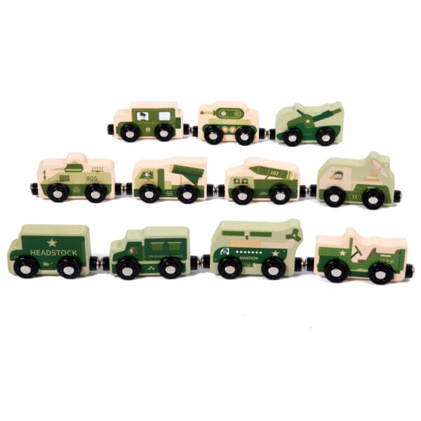 Elfteiliges Spielzeugeisenbahn-Set aus Holz mit Militärfahrzeugen. Ideal zum Lernen!