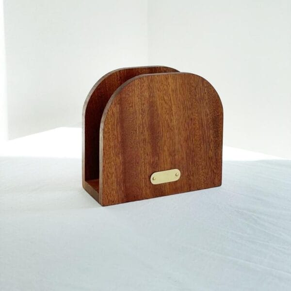 Serviettenhalter Holz – stilvoller Tischhalter aus Holz mit Messing-Details