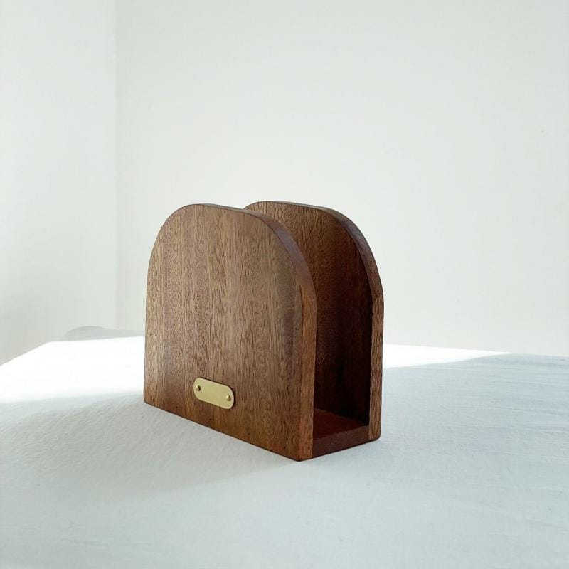 Serviettenhalter Holz im minimalistischen Design, mit Messingschild