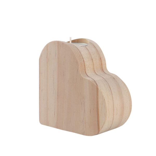 Rustikaler Herz-Kerzenständer aus Holz mit Teelicht.