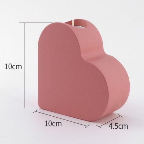 Rosa Herz-Kerzenständer aus Holz, 10x10x4,5cm. Rustikaler Kerzenhalter im Detail.
