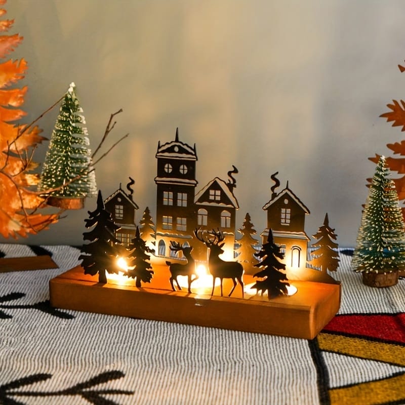 Adventskerzenhalter Holz: Weihnachtliche Deko mit Hirschen und Häusern aus Holz, beleuchtet.