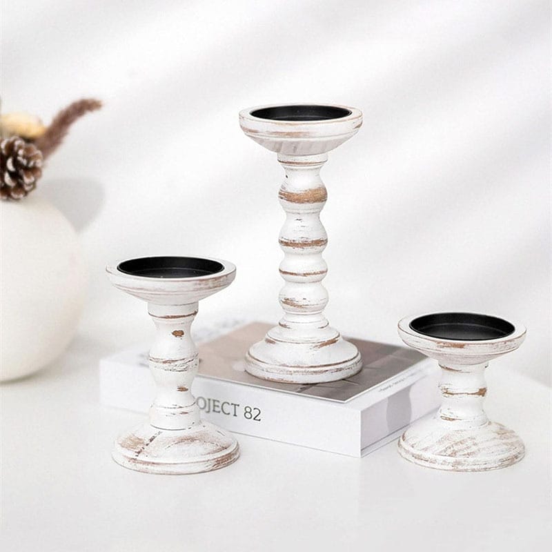 Rustikale Kerzenständer aus Holz, verschiedene Höhen, für Landhausdeko.