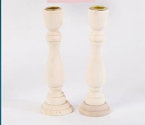 Zwei Vintage Holzkerzenhalter, ideal für Hochzeit & Wohnraumdeko. Kerzenständer Holz Großhandel.