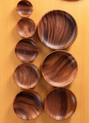 Flache Holzschalen in verschiedenen Größen, hochwertige und nachhaltige Küchenschüsseln.