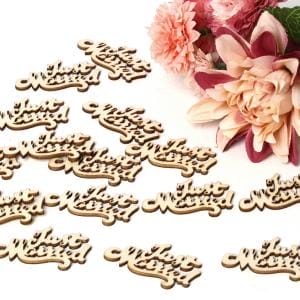 Holzbuchstaben "Just Married" für Bastelarbeiten, Dekoration mit Blumen.